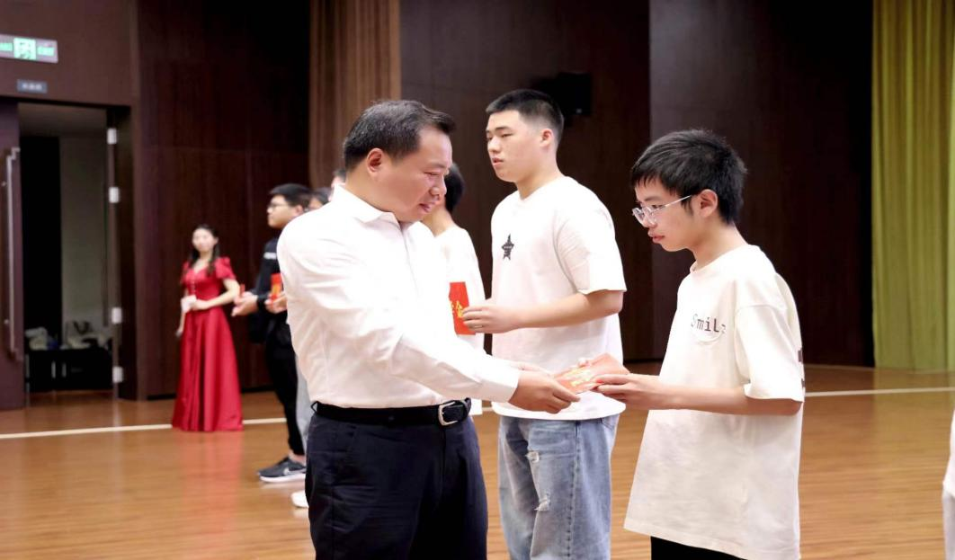 2023慈善助学照片2.png